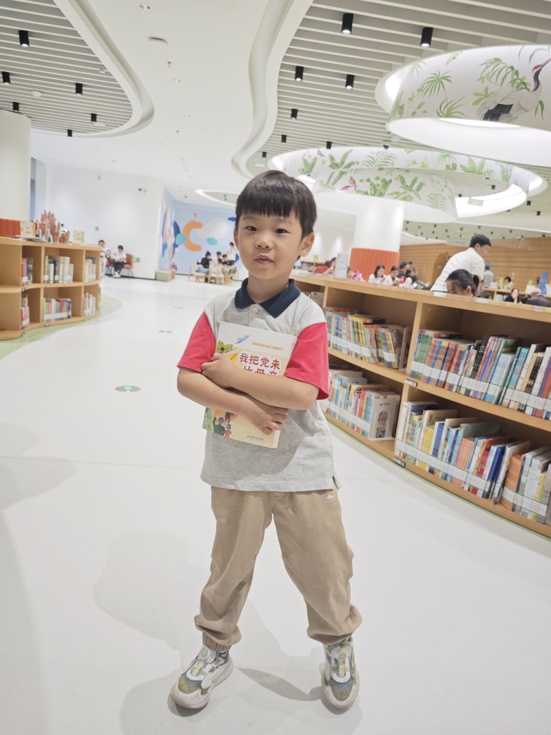 1752193021254400qT9H.jpg 人像作品第六名-思想教育要趁早-市场营销中心-杨贯伟.jpg